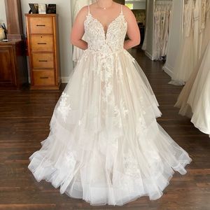 Essense of Australia Wedding Dress | D2893 | Size 14 | NWT